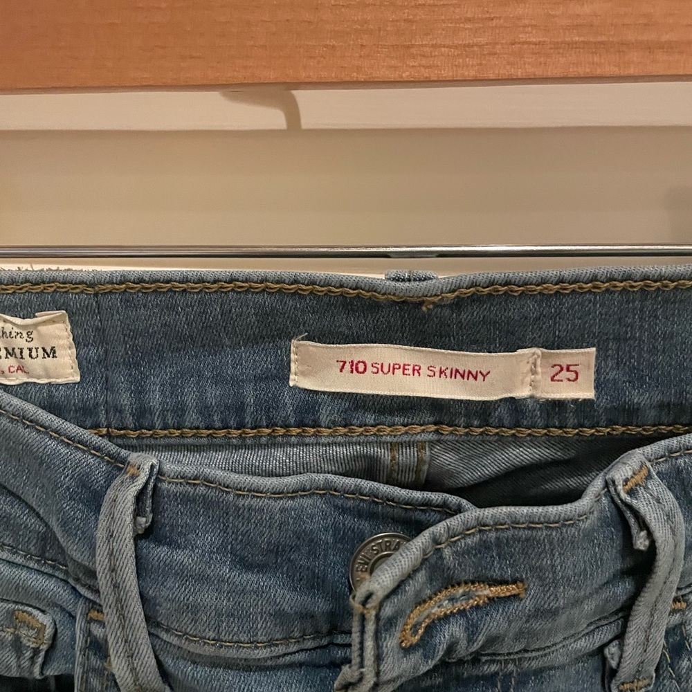 Levi’s 710 Skinny Medium Wash Jeans